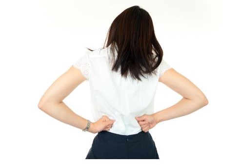 腰が痛い女性
