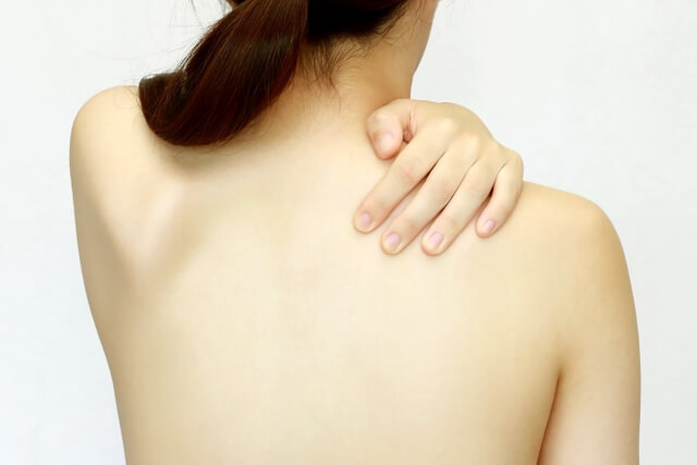背中の痛み原因