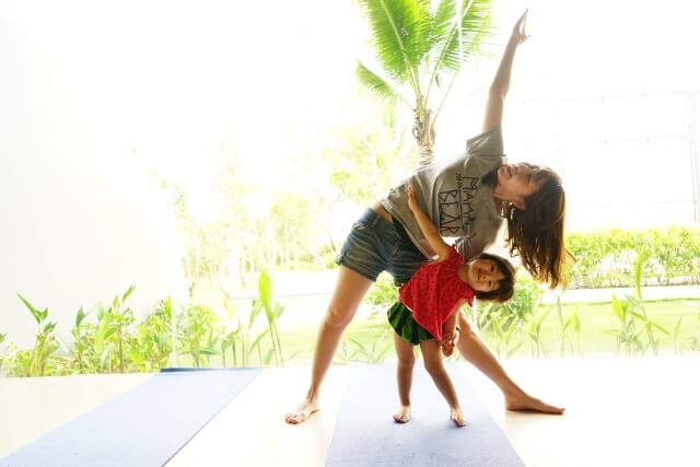 親子でストレッチ