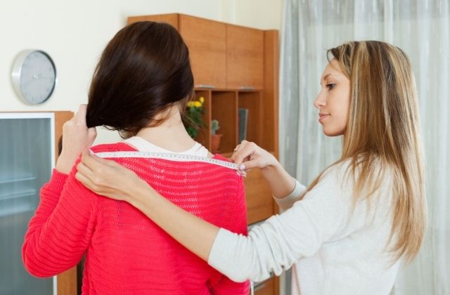 「肩幅が広い」原因とは？華奢な肩を手に入れる方法をご紹介