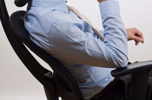 長時間同じ姿勢をとる事が多い