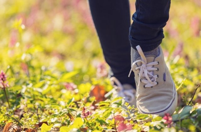 坐骨神経痛の症状の1つに「歩くとお尻や太ももが痛い」がある